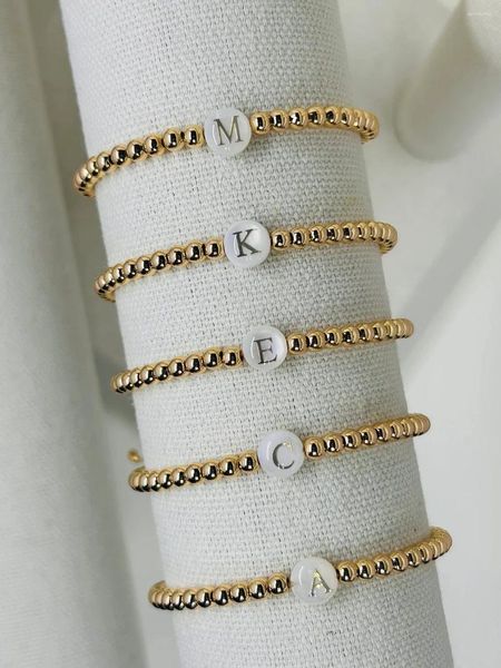 Strand Vlen Buchstabe A-Z Charme Armbänder 26 Erstes Armband für Frauen Geschenk zierlicher Naturhülsenschmuck Alphabet Schmuck Pulseras