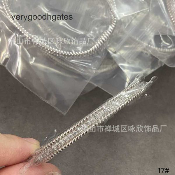 Van CL AP Classic V Gold One Row Full Diamond Bracelet Узкий издание Высококлассник High Cnc Cnc Hand Inlaid версия и великолепный дизайн vqer