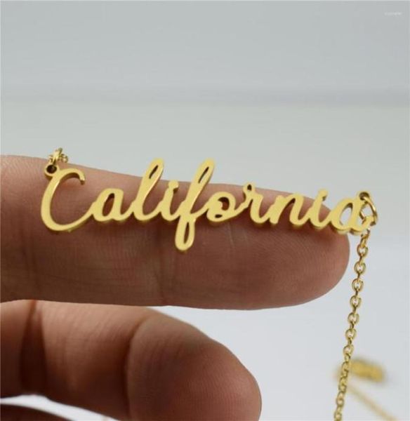 Suç Paslanmaz Çelik Zincir Altın Renk Us State California İsim Kolyeleri Kadınlar İçin Bijoux Femme Doğum Günü Hediyesi3730957