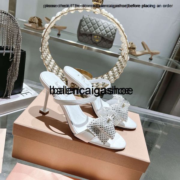 Designer miui Sapatos italianos de primavera e outono de salto alto da moda clássica feminina preta de malha especial sandals de diamante femininas sapatos casuais.Smqo Miumiuss