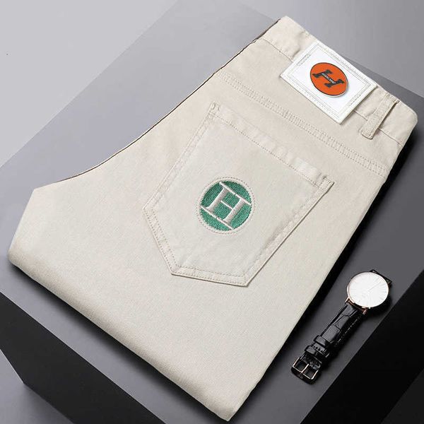 Denim Khaki Jeans für junge Männer im Jahr 2023 minimalistische High-End-Modelicht Luxus gestickt gedruckte atmungsaktive Bussenhosen