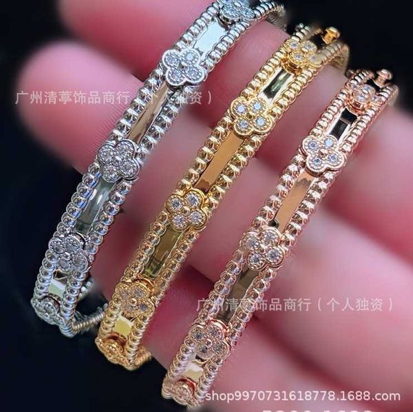 Van Cl AP Classic Fanjia Clover Clover Caleidoscopio Bracciale Womens Edition Stretto Diamond V Gold 18K Rosa capelli dritti