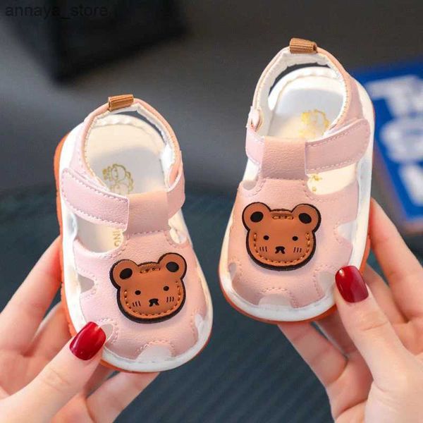 Sandálias de verão sapatos de bebê desenho animado urso padrão bebê slip sandálias de cor sólida em pré-escolar Primeira etapa Walker Sapatos de cama de bebê 0-18ml240429