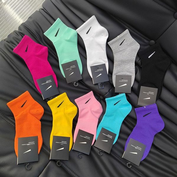 Socken für Männer Designer Socken Frauen Unterwäsche Strümpfe Grip Socken Bewegungen Baumwolle Feste Farbe Klassiker atmungsaktivem schwarzweißem Basketball Fußball Sportmaschinen Socken Socken