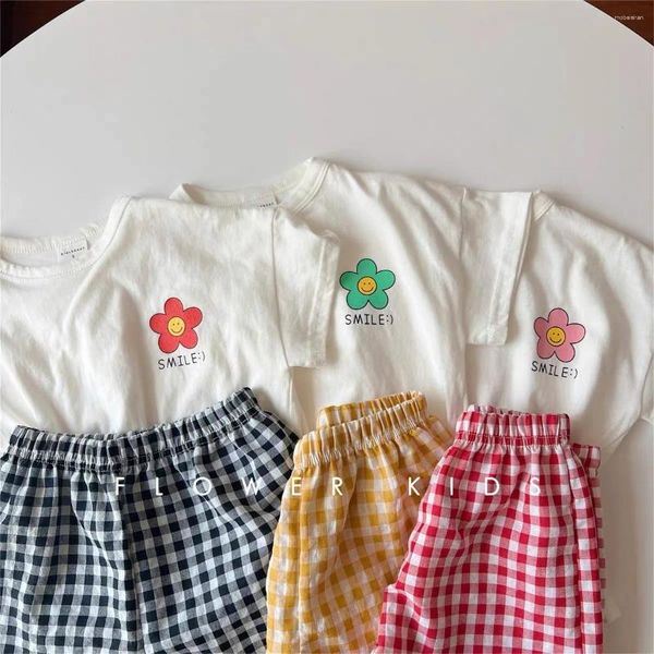 Roupas conjuntos de camisetas brancas xadrez curto para meninas 2024 fantasia de manga de bebê casual tops simples shorts crianças fofas 2pcs