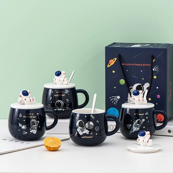 Creative Astronaut Planet Mugs Cartoon Ceramic Coffee Coffee Cup Office Home Office Brinking Cups Set Spoon con Peso Regalo per personalità 240426