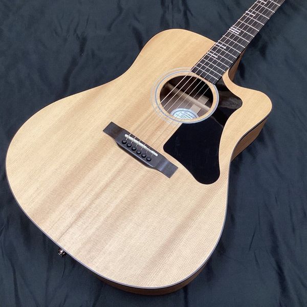 G-Writer EC Acoustic Guitar come lo stesso delle immagini