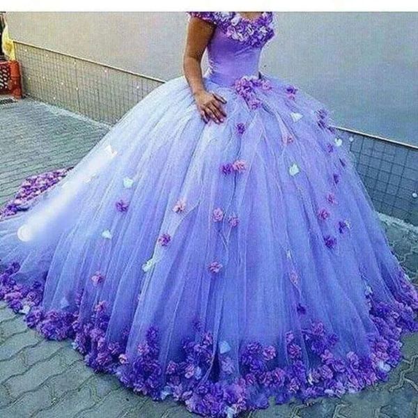 Lilla economica splendida quinceanera nuovi abiti abiti da ballo dalla spalla con fiori dolce 16 treno per le dimensioni da ballo da ballo da ballo