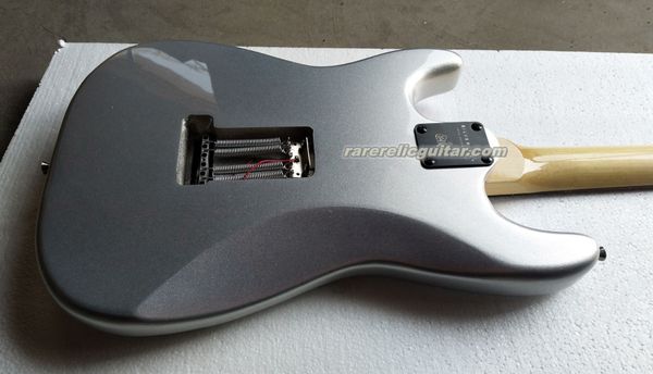 Reed John Mayer Sliver Sky Tungsten E -Gitarre Schwarze Signature Neckplatte, weiße Perle Inlay, Tremolo Bridge