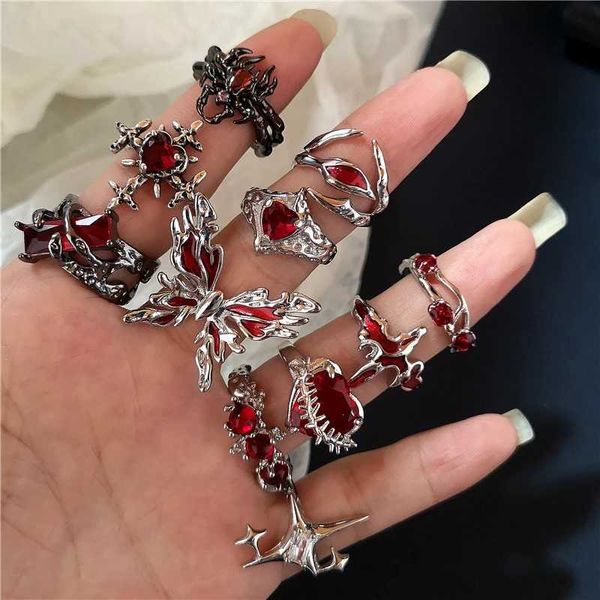 Bant halkaları Düzensiz kırmızı kristal cam kalp şeklinde güzellik yüzüğü kadınlar için y2k gotik hayvan örümceği yaratıcı çırçır takılar aksesuarları q240429
