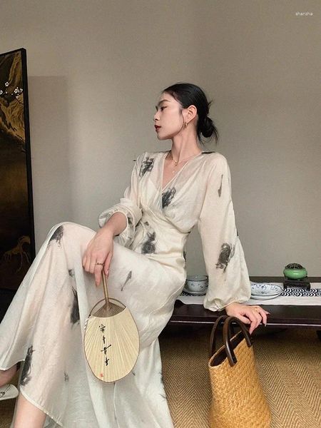 Gelegenheitskleider V-Ausschnitt gedrucktes Kleid für Frauen Frühling und Herbst Chinesisches Design High Tailled Lose Temperament Long Rock