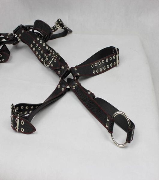 Cablaggio per il corpo pieno maschile con anelli del pene uomo schiavo del corpo in pelle fetish bondage sistemica set5535725