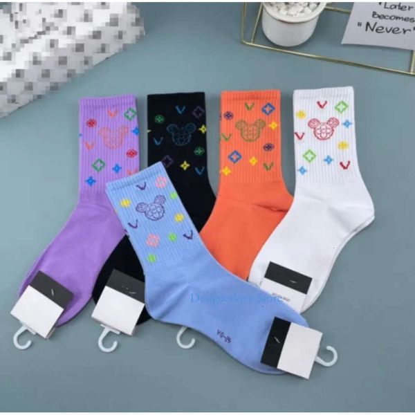 Designer-Socken für Männer Strümpfe 5 Paare eine Packsocke Motion Cotton All-Match Classic Haken Knöchel Schwarz Weiß Basketball Fußball Sport Fußball Sockel Klassiker Meias