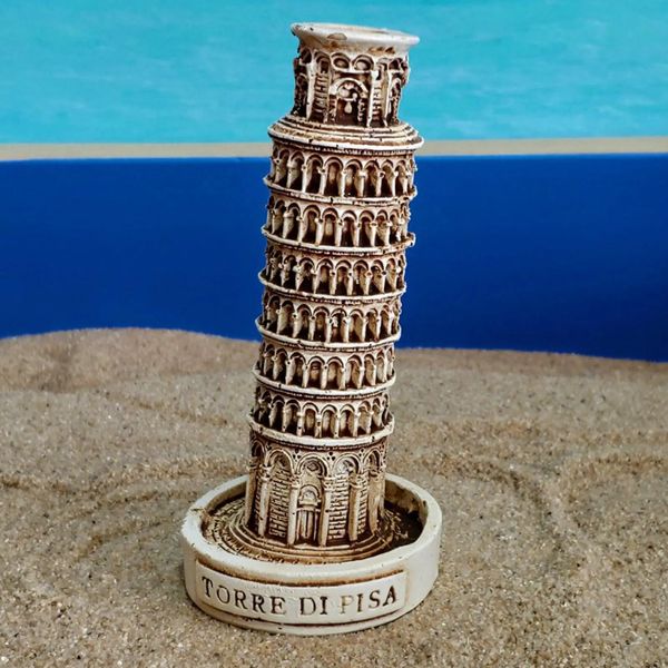 Torre inclinata in resina di statue Pisa Antique Modello in miniatura Figurine Arredica del serbatoio del pesce per decorazione da tavolo da casa 240429