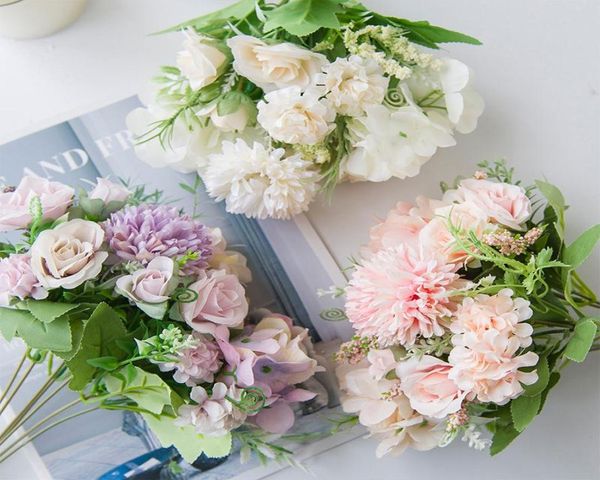 Flor artificial Fake Silk Bulk Hydrangea Carnation Daisy Flores realistas Arranjo em casa Layout de casamento Centro Decoração DEC9320257