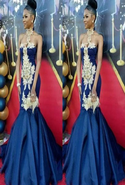 Halter Royal Blue Mermaid Evening Kleider Satin Gold Applique bodenlange afrikanische Promkleid Abendkleider Partykleider plus Größe V2300462