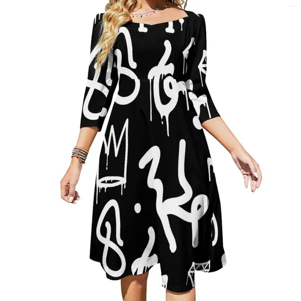 Lässige Kleider Schwarz -Weiß -Graffiti -Kleid Frühling sexy abstrakte Symbol Elegante Damen Ästhetik übergroß