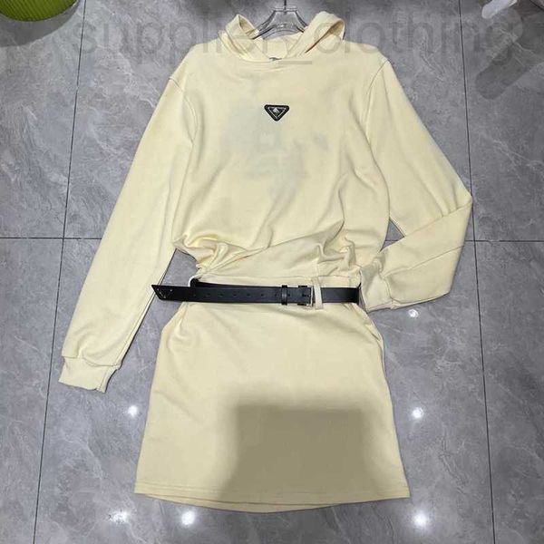 Basic Casual Kleider Designer Chaopai 24 Frühes Frühling Neues Produkt Dreieck mit Kapuzenblock Matching Gürtel, Bund, cooles und vielseitiges Hoodie -Kleid HWPQ