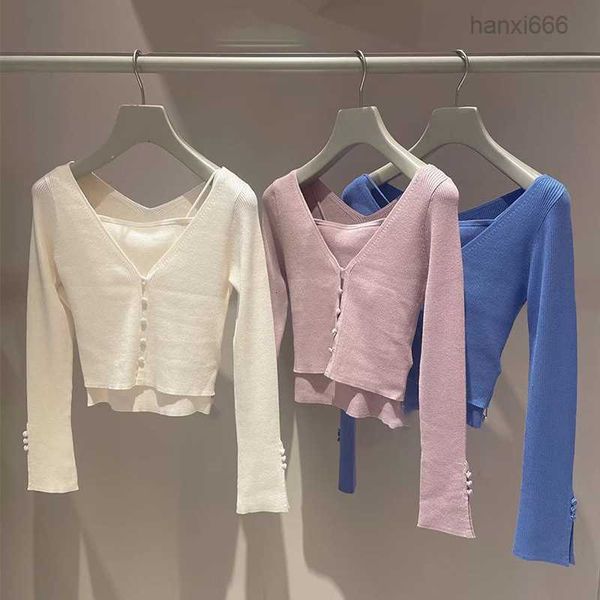 T-shirt da donna Kuzuwata giapponese colore solido slim v collo giubbotti cardigan in due pezzi di donne lunghe dolci all'inizio della primavera 230609