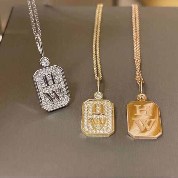 HW Designer Jewelry Collane a pendente di alta qualità HW Lettere HW Collana per bottiglia di profumo per donne Strato spesso Diamond Full Brand Square Clavicle Chain