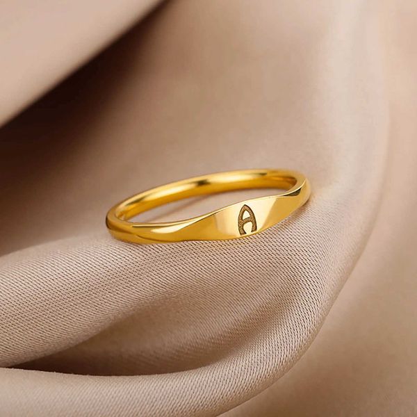 Anelli di banda Womens Mini Letter Ring Fashion A-Z Acciaio inossidabile Gioielli per matrimoni Gioielli Bijoux Women Q240429