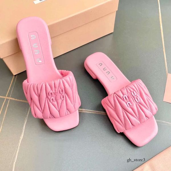 MIUI Summer Slippers Slippers Men Black Flip Flop Slide Sandália feminina Dhgate Miui Sliders Luxurys Leather Outdoor Sandale Designer Mius Mui Mui 981