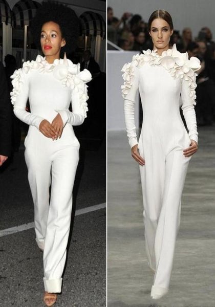 2019 Nuovi abiti da celebrità Arrivo Celebrity Celebritesuit White Gambe Maniche lunghe al collo con fiori Abiti da sera formale da festa formale MADE1864094