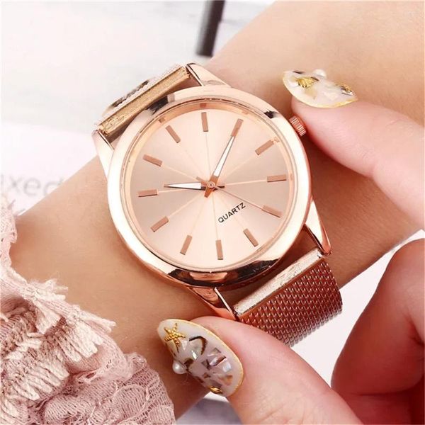 Avanadores de punho Moda feminino Assista Gold Black Aço inoxidável Mesh Ladies Quartz Luxury Montre Femme Relogio feminino