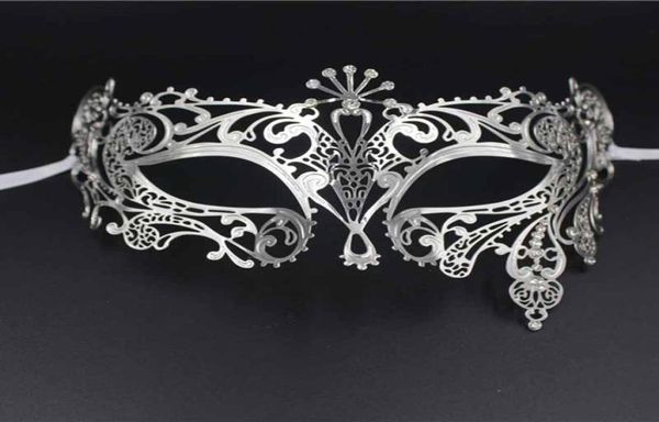 Cadılar Bayramı Maskesi Eğlenceli Beyaz Düğün Maskesi Altın Gümüş Metal Venedik Masquerade Opera Cadılar Bayramı Parti Top Göz Maskeleri Siyah Prom Costum7892150