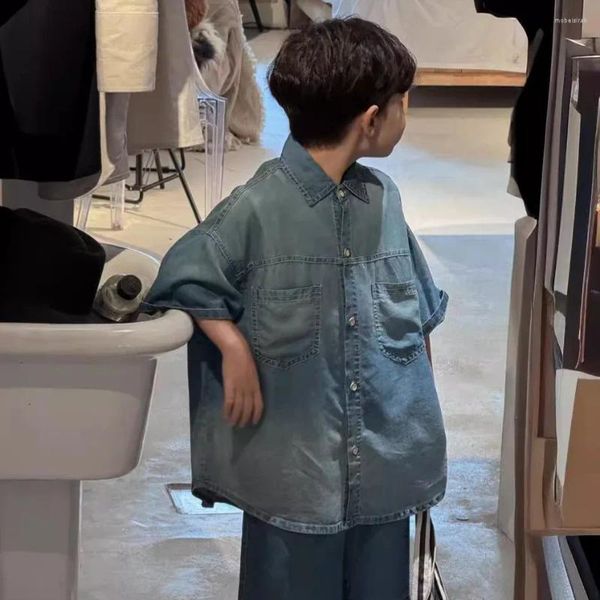 Bekleidungssets 2024 Sommer Jungen koreanische Kinder tragen weiche und coole Denim Blue Shirt Shorts Set Kinderkleidung