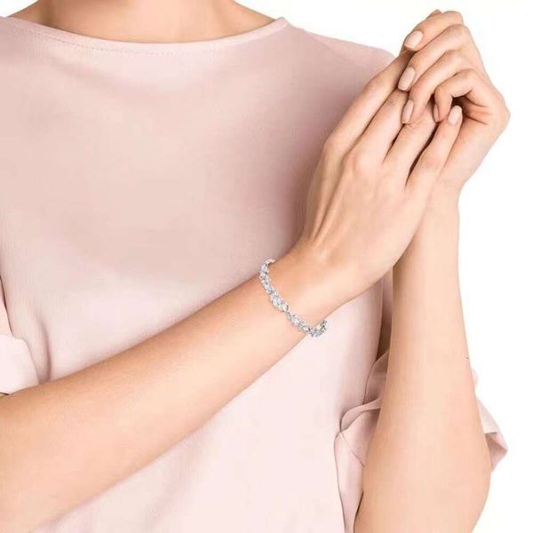 Swarovskis Armband Designerinnen Frauen Original Qualität Luxus Mode Armreif Kristall Romantische Blatt Volldiamant Armband Frisch Pferdesaugblatt Blütenblatt Armband Weibchen