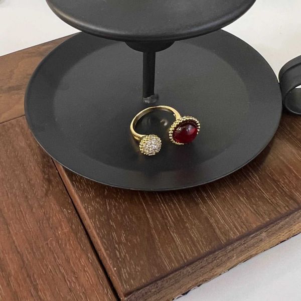 Schmuck Master entwirft hochwertige Ringe vanly runde rote Ringe für Frauen mit süßem und Luxus mit gemeinsamem Cleely