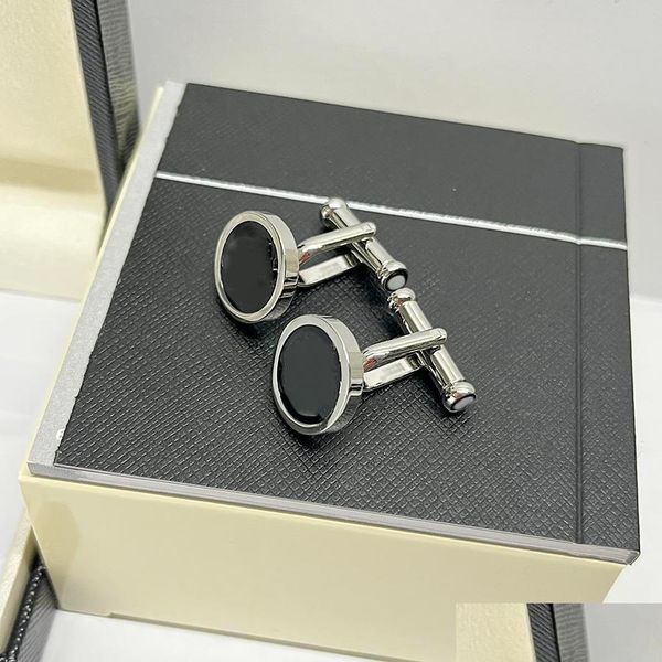 Cuff Links for Uomini Puncinetti da camicia francese classica di alta qualità con gemelli per la consegna in scatola.