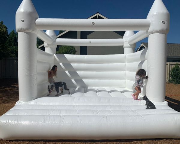 4,5 x 4,5 m (15 x 15 pés) atacado Comercial Macaron luz verde Bounce House Inflável Jumping Wedding Bouncy Castle branco Wedding Bouncer com soprador navio de ar livre