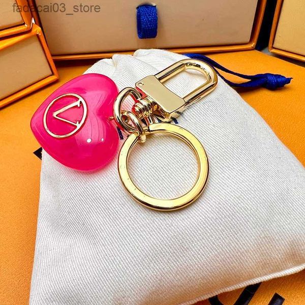 Anahtarlıklar kordonlar tasarımcı anahtarlık lüks çanta cazibesi kalp şekilli anahtar zinciri moda aşk koltukları altın anahtarlık araba süsü anahtarlıklar 2308048z q240201