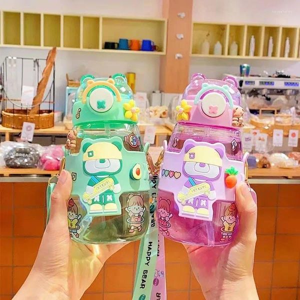 Bottiglie d'acqua Bottiglia carina per bambini da 600 ml Tazza di plastica Kawaii con coperchio Cannuccia portatile per studenti di cartoni animati per ragazze