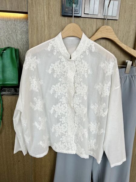 Camicette da donna Abbigliamento per la primavera e l'estate 2024 Camicia jacquard ricamata con colletto alla coreana classico bianco puro 0510