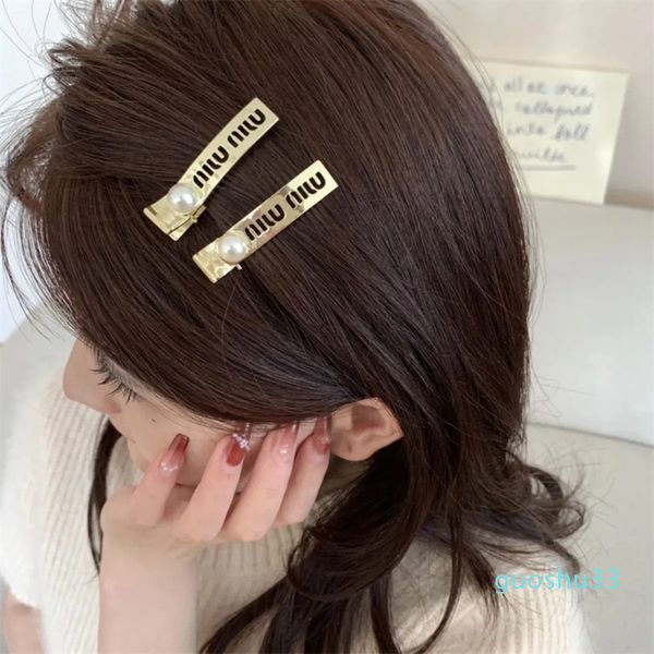 Forcina per capelli con lettera dorata cava perla, leggera, di lusso, con piccola frangia laterale, accessori per forcina