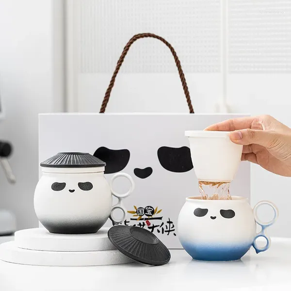 Kupalar Çin panda seramik çay bardağı kapak filtre karikatür süt kahve çift hediye seti basit 450ml ev dekor hediyeleri