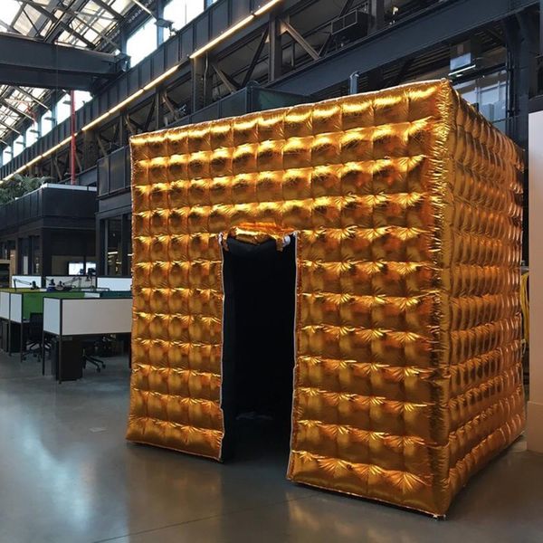 4x4x2.5mH (13.2x13.2x8.2ft) tenda cubo gonfiabile portatile Photobooth di alta qualità all'ingrosso oro con luce LED variabile colorata in vendita