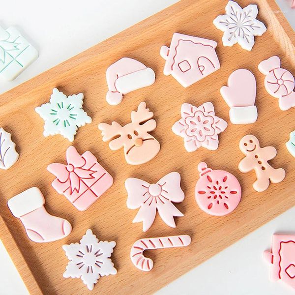 Backenwerkzeuge Mini-Weihnachtsausstecher Form Cartoon Lebkuchenmann Holly Leaf Schneeflocke Fondant Keks Kuchen Dekorieren