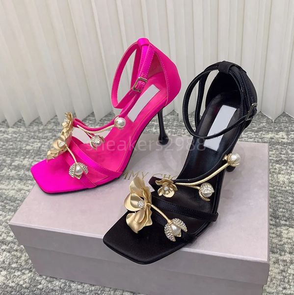 Sandali firmati in raso nero con fiori in metallo moda Donna punta quadrata cinturino alla caviglia sandalo con tacco a spillo Scarpe di lusso scarpe da sera per feste