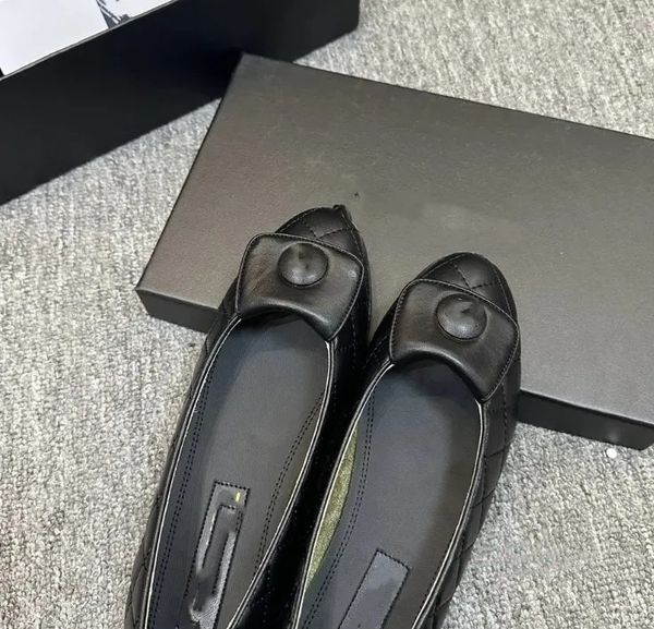 Channel Chanei Frauen 2024 Luxus Chanelity Schuhe Sandalen Sandalen höchste Quilität gesteppte flache Leder Ballett Flats Bug-Knoten-Klappenschlepper Folien