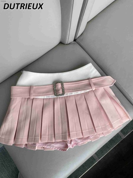 Saias Japonês Estilo Doce Broca Balde Cinto Minissaia Rosa Branco Contraste Cor Costura Mid-Low Cintura Plissada Saia Curta para Mulheres YQ240201