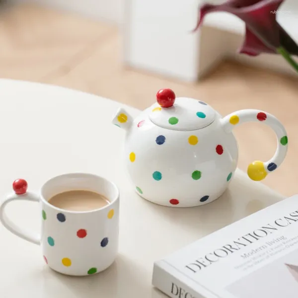 Set da tè 3 pezzi Set teiera in ceramica di colore Set una pentola Due tazze Casa creativa a pois Bollitore Tazza da caffè Tè pomeridiano Tazza squisita Regalo