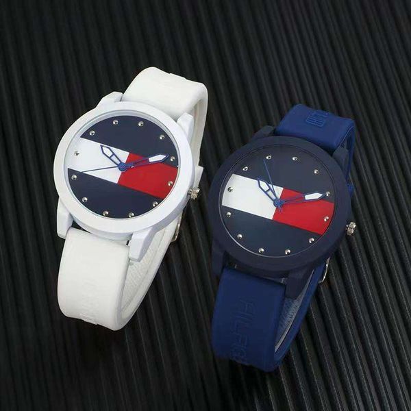 Yeni Kızlar İzle Erkekler Designer Watches Kadın Lady Sports Watch Boy Teenage Love Fashion Wristband Watch Women Lady Orijinal Marka Hediyesi Tomyh Yüksek Kaliteli Saatler