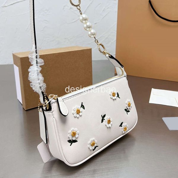 Pearl Half Moon Bag Flower Axillary Lady Clutch Bags Echtes Leder Plain Stickerei Floral Letter Hardware Fashion Retro Chains Wallet Top Quality Zipper