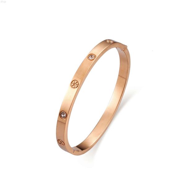 Bracciale rigido personalizzato classico all'ingrosso di gioielli di moda in acciaio inossidabile in oro rosa con zirconi croce amore coppia polsino per donna uomo