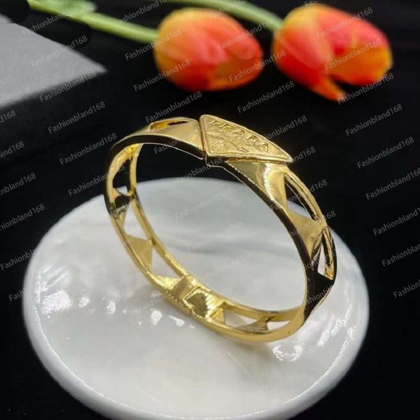 Pulseira de ouro de designer em forma de triângulo para mulheres 2024 nova moda de latão pulseiras ajustáveis