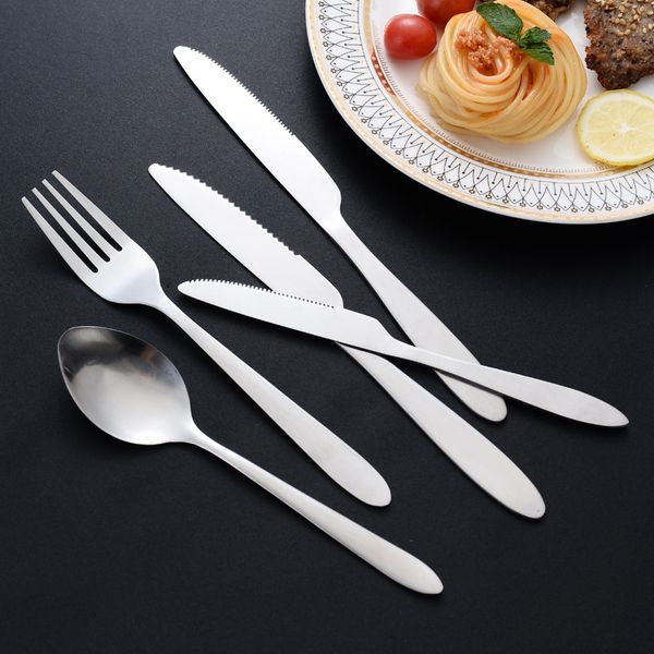 Coltelli, forchette, cucchiai, cucchiai da dessert minimalisti in acciaio inossidabile, coltelli da bistecca, forchette e cucchiai self-service in stile occidentale per utensili da cucina domestici e di hotel